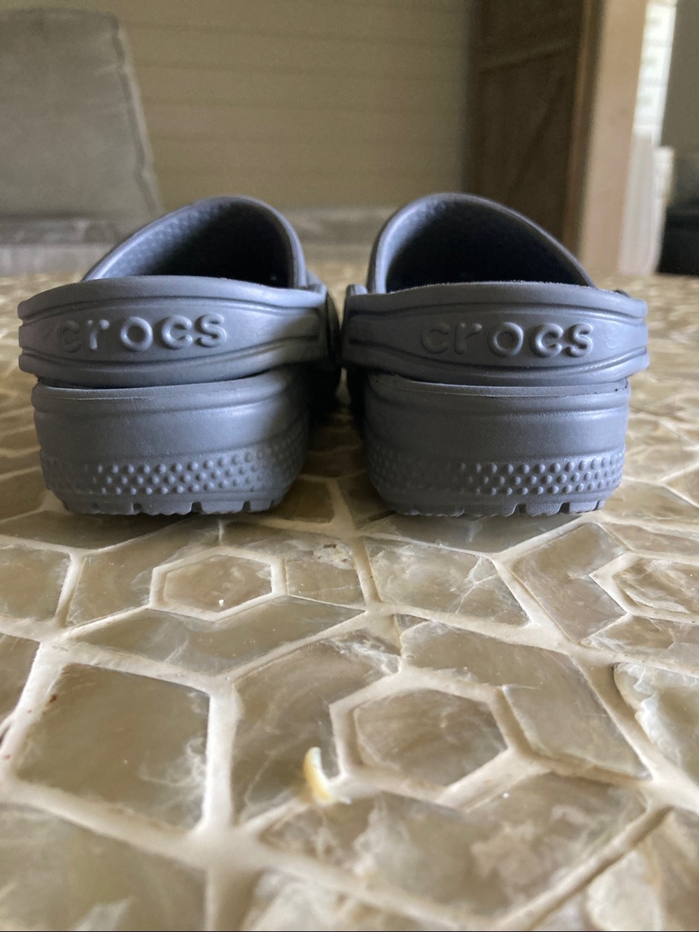 LIKE NEW! CROCS Kids Classic Clog in ‘slate grey’ - Picture 8 of 12